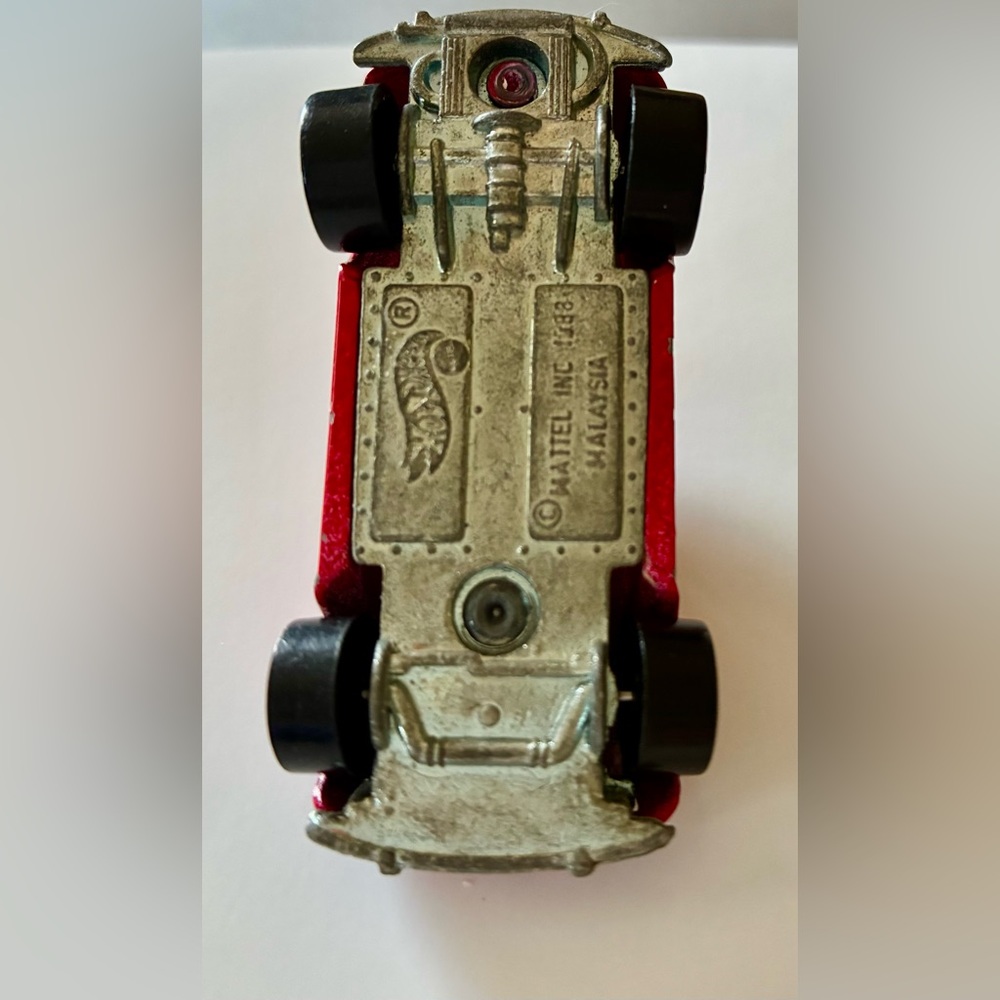 ๐ฅ Hot Wheels 1988 Cherry Red Hot Rod VW Beetle with Flame Design Vintage - Picture 5 of 6